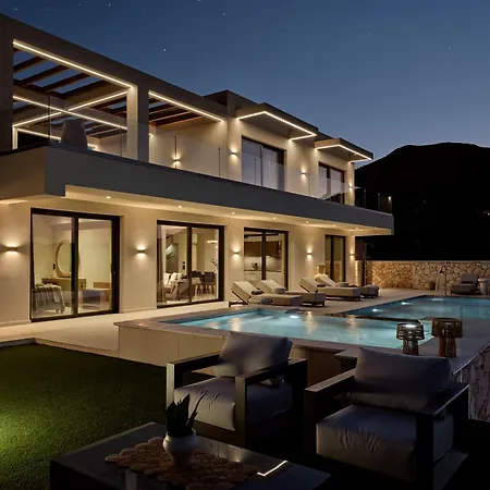 Elpida Luxury Villa, With Infinity Pool & Whirlpool, By Thinkvilla ヴィラ Skinária