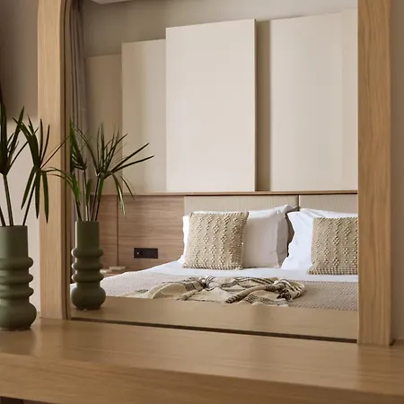 Elpida Luxury Villa, With Infinity Pool & Whirlpool, By Thinkvilla Skinaria