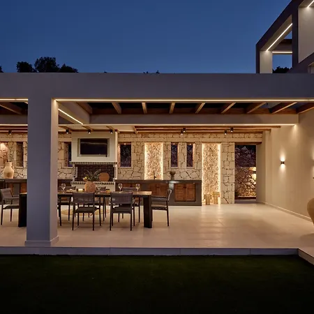 Elpida Luxury Villa, With Infinity Pool & Whirlpool, By Thinkvilla Skinaria